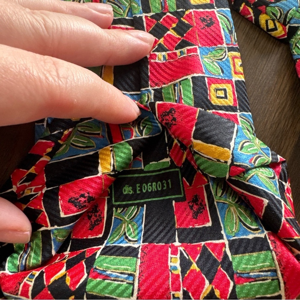 Brioni Mens Red/Green & Yellow Silk Patterned Tie Hand Made In Italy EUC - Picture 4 of 6
